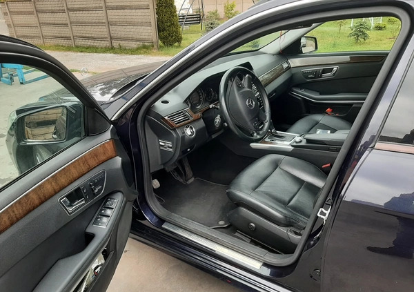 Mercedes-Benz Klasa E cena 45000 przebieg: 399000, rok produkcji 2010 z Karlino małe 46